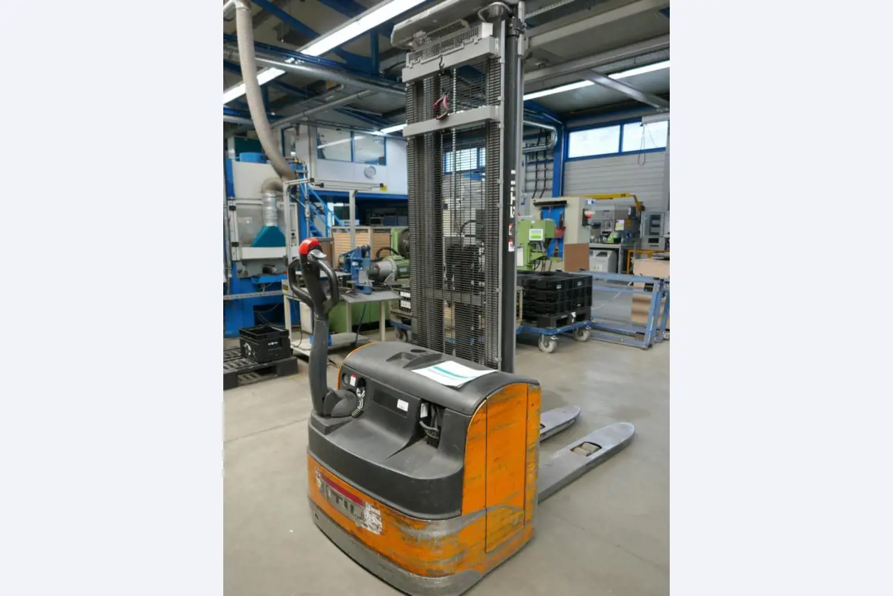 Stroje dodavatele pro automobilový průmysl-1