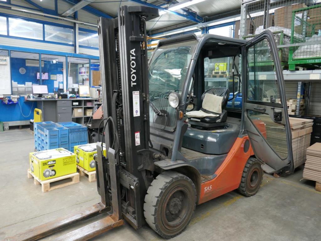 Máquinas de um fornecedor do sector automóvel-2