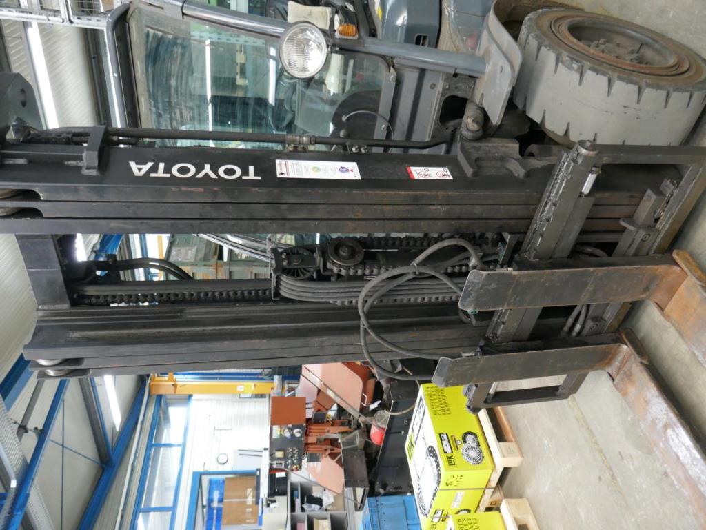 Máquinas de um fornecedor do sector automóvel-4