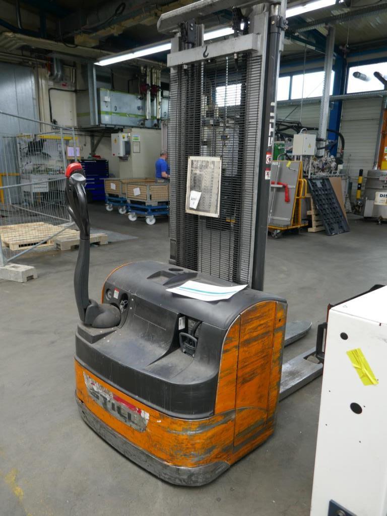 Máquinas de um fornecedor do sector automóvel-4