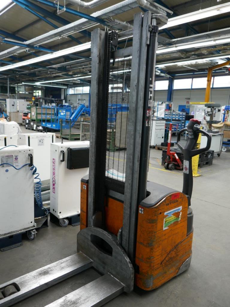 Máquinas de um fornecedor do sector automóvel-5