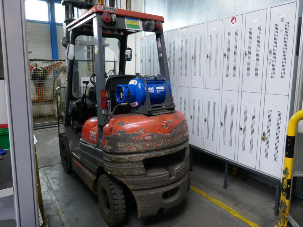 Máquinas de um fornecedor do sector automóvel-3