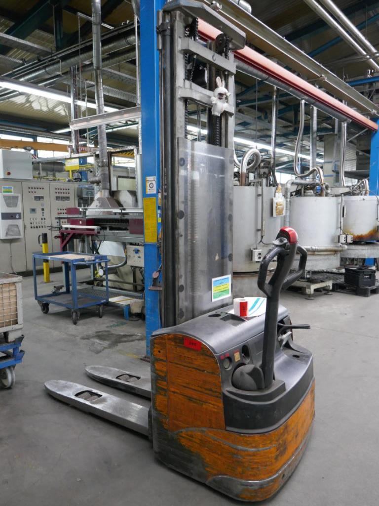 Máquinas de um fornecedor do sector automóvel-1