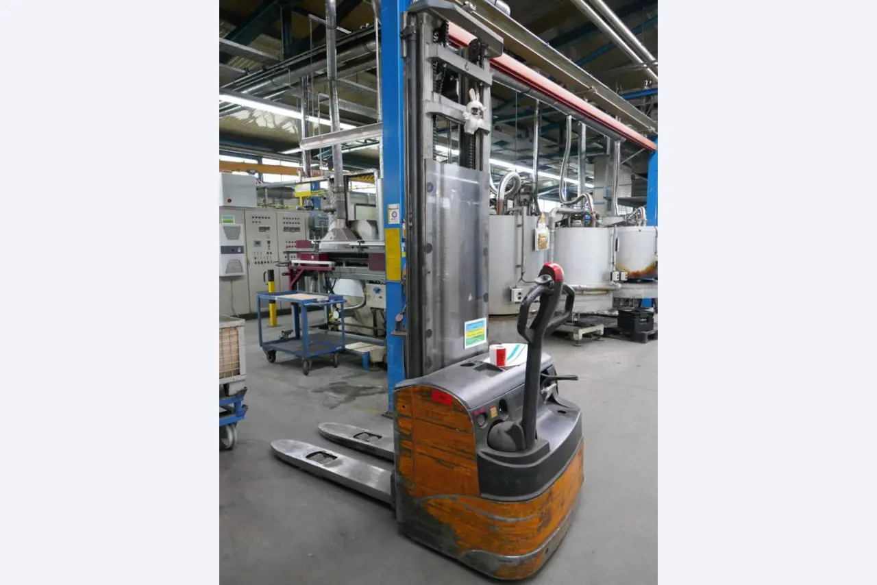 Stroje dodavatele pro automobilový průmysl-1