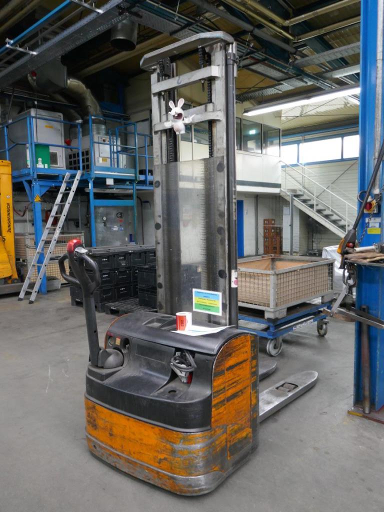 Máquinas de um fornecedor do sector automóvel-4