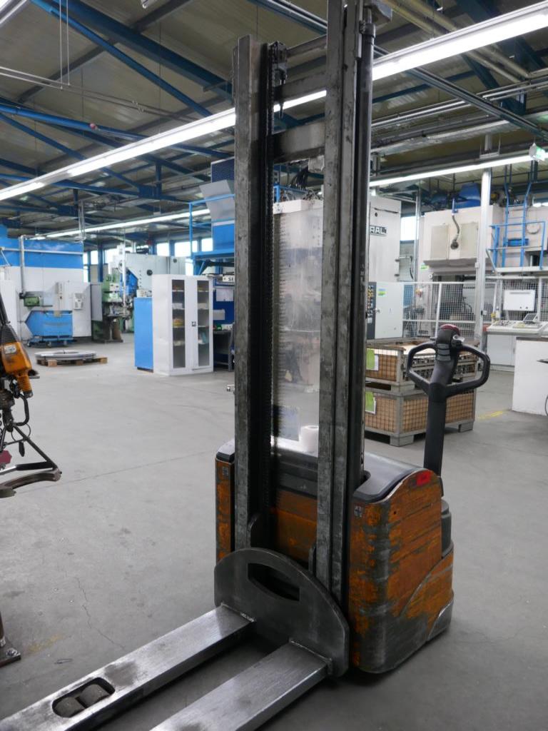 Máquinas de um fornecedor do sector automóvel-5