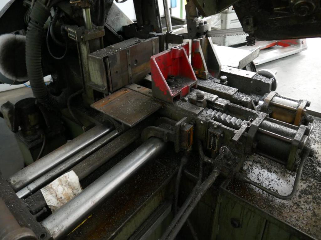 Máquinas de um fornecedor do sector automóvel-5