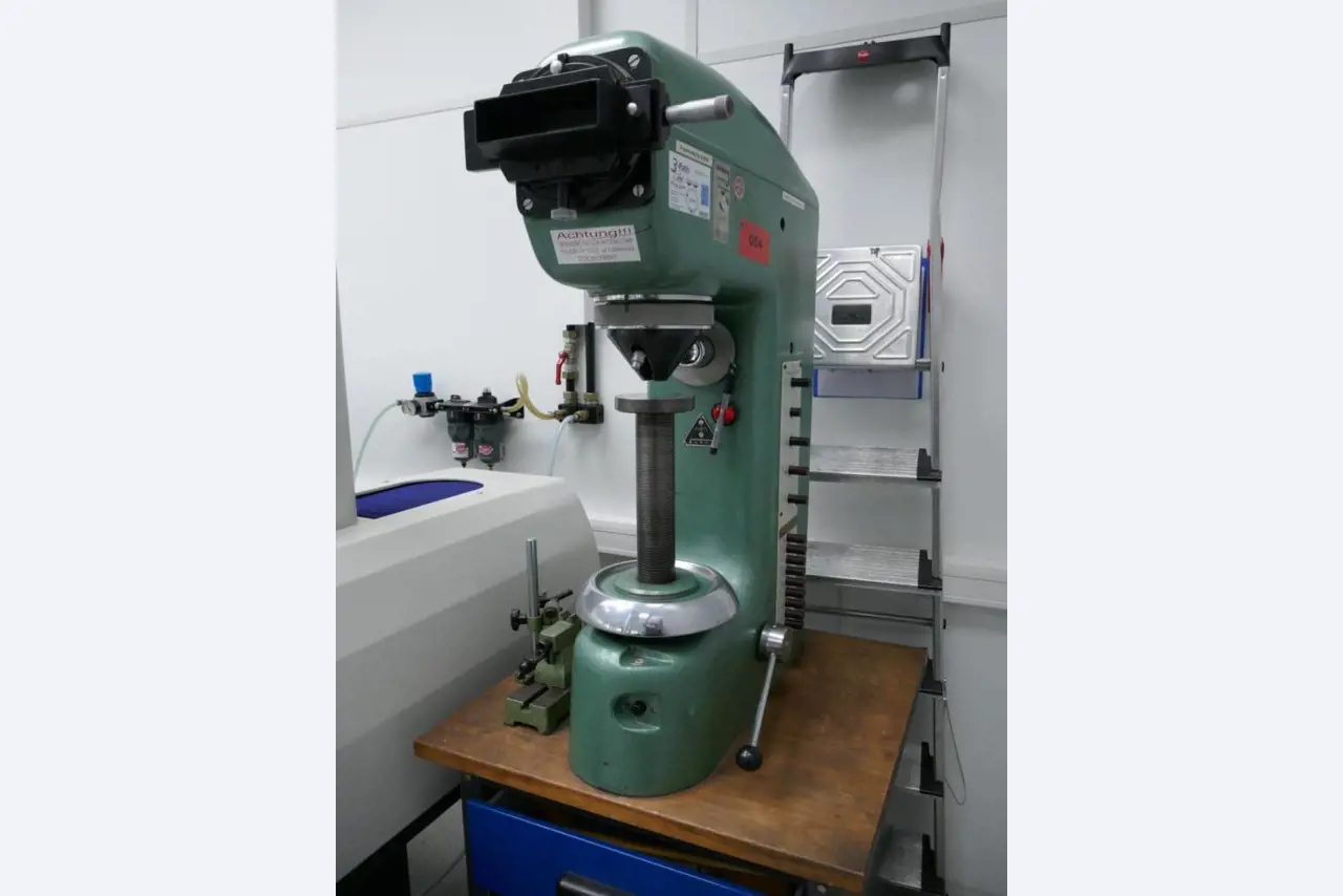 Maschinen eines Automobilzulieferers-1