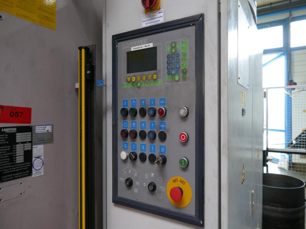 Máquinas de um fornecedor do sector automóvel-1