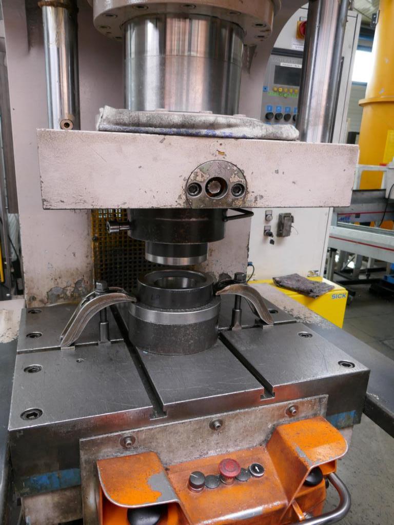 Máquinas de um fornecedor do sector automóvel-5