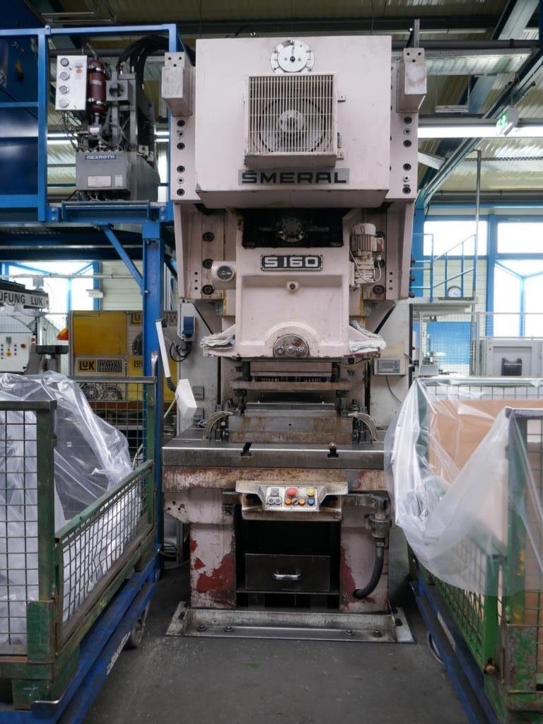 Máquinas de um fornecedor do sector automóvel-1