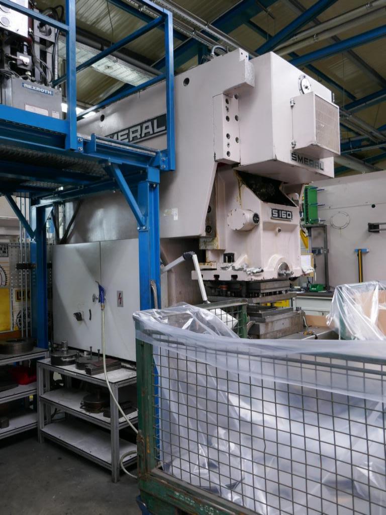 Máquinas de um fornecedor do sector automóvel-4