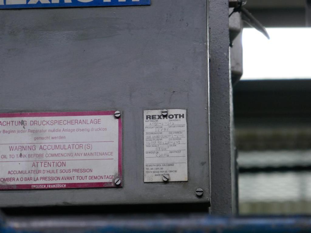 Máquinas de um fornecedor do sector automóvel-7