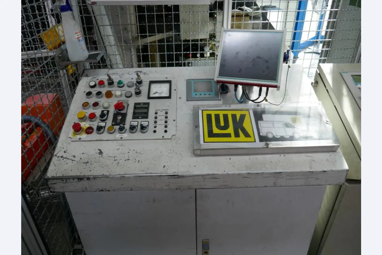 Maschinen eines Automobilzulieferers-10