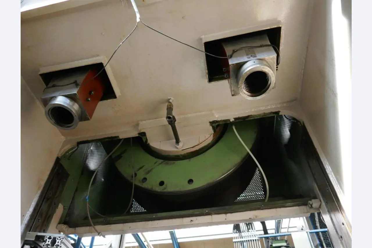 Maschinen eines Automobilzulieferers-12