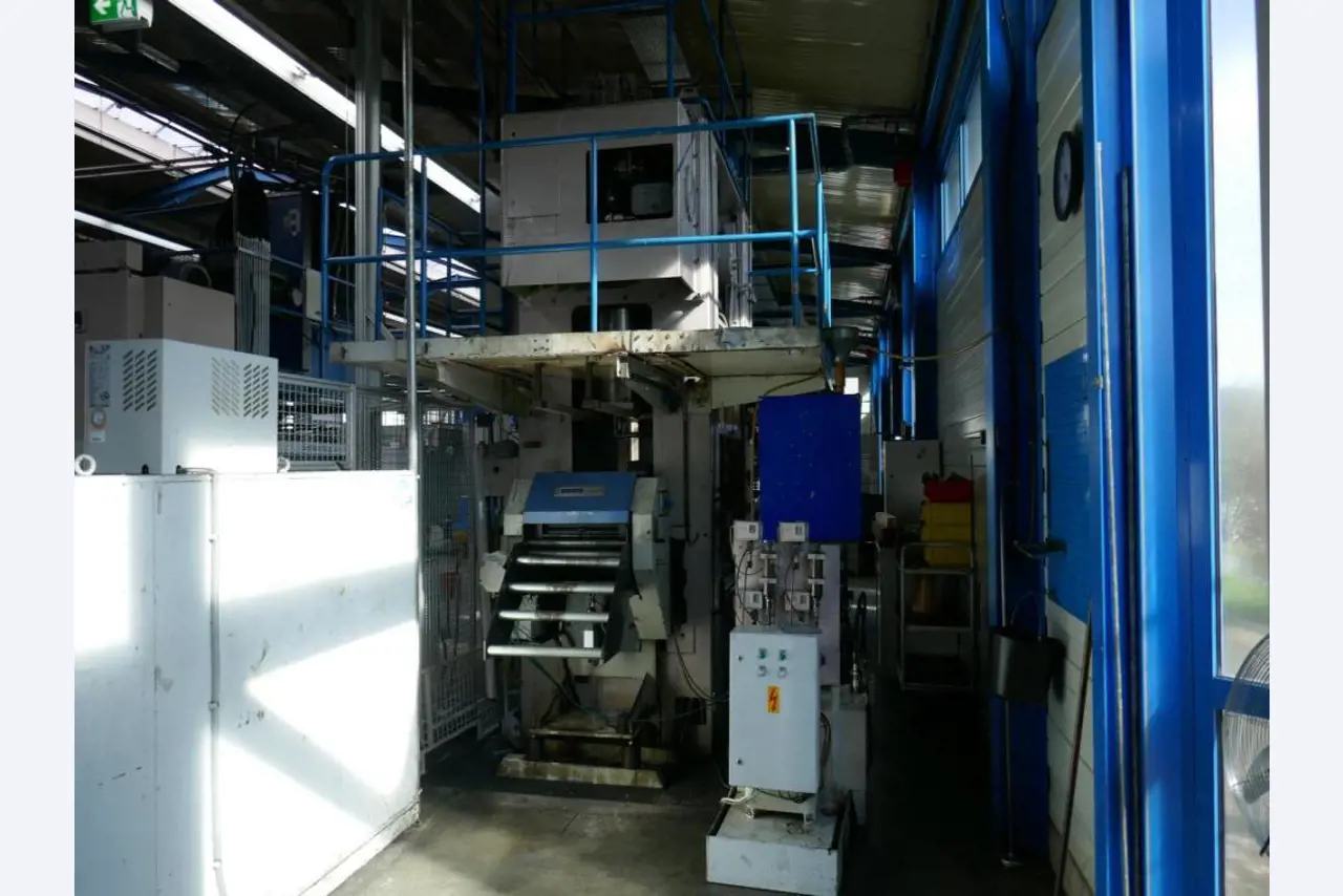 Maschinen eines Automobilzulieferers-5