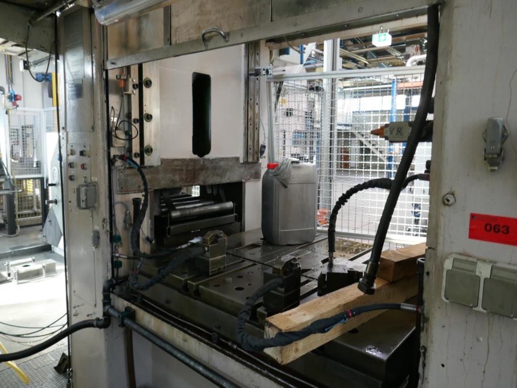 Máquinas de um fornecedor do sector automóvel-7