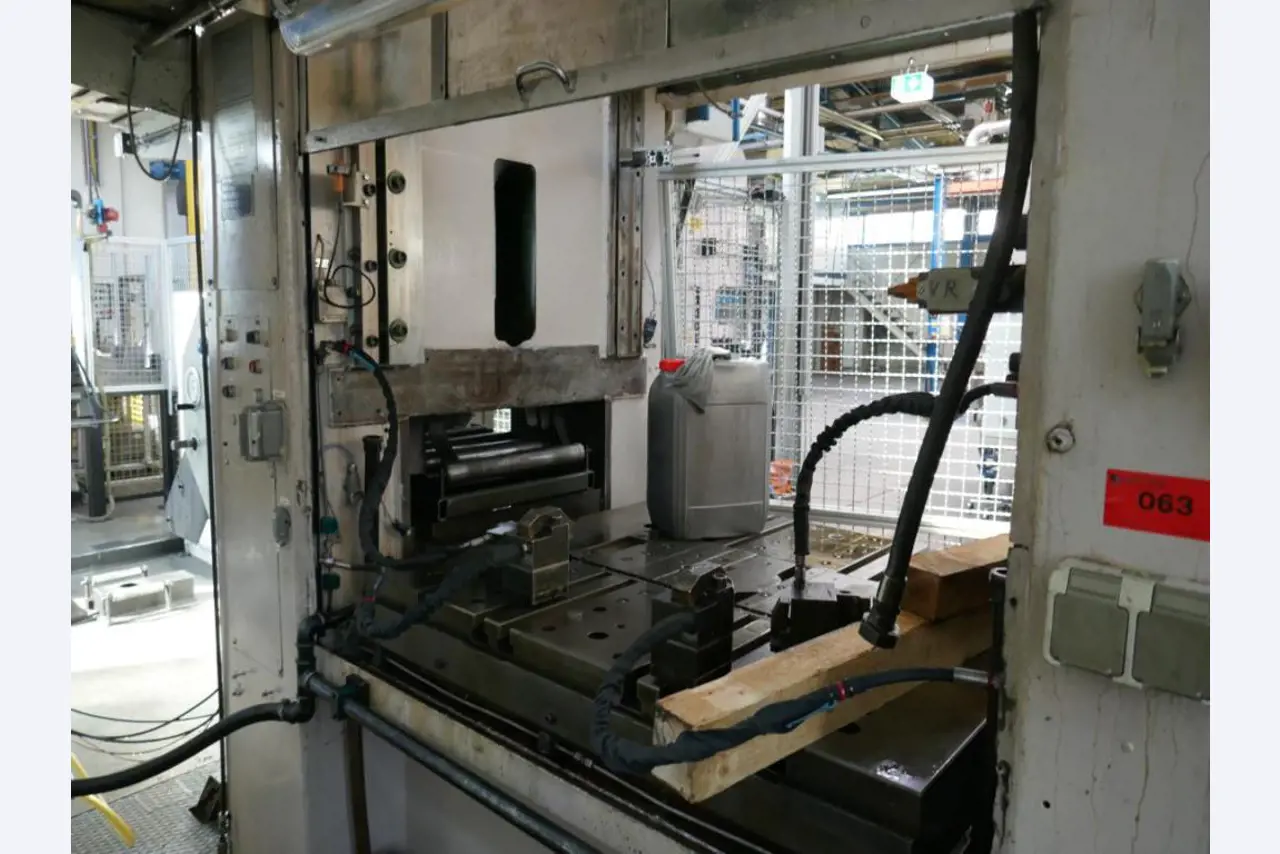 Maschinen eines Automobilzulieferers-7