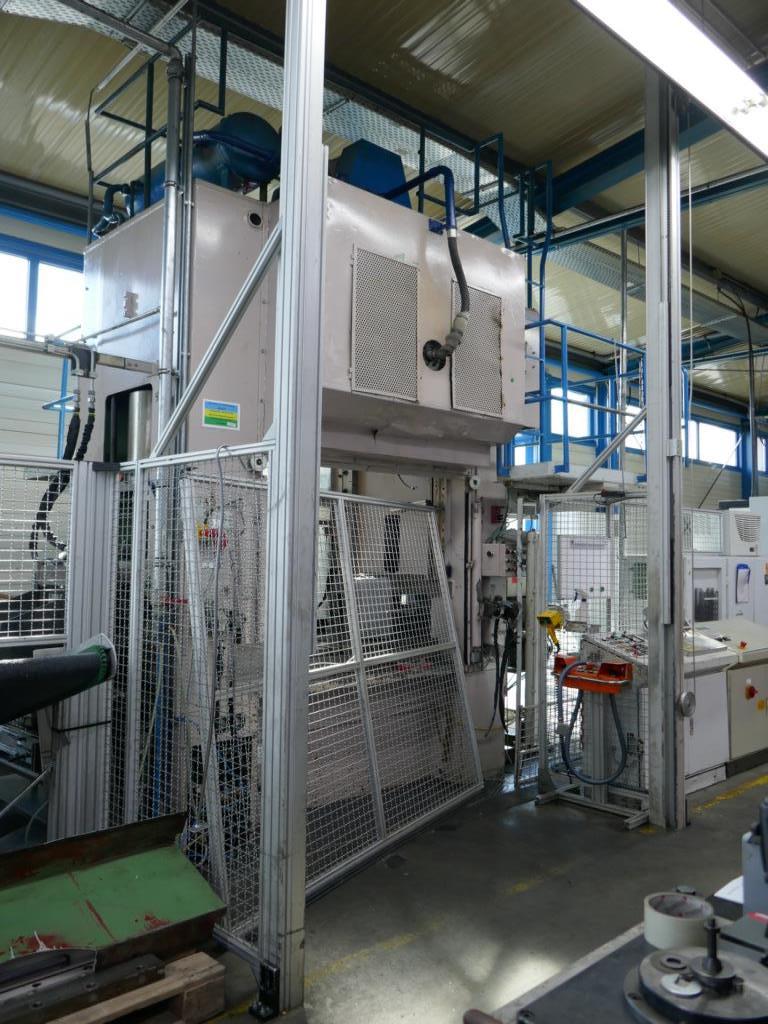 Máquinas de um fornecedor do sector automóvel-8