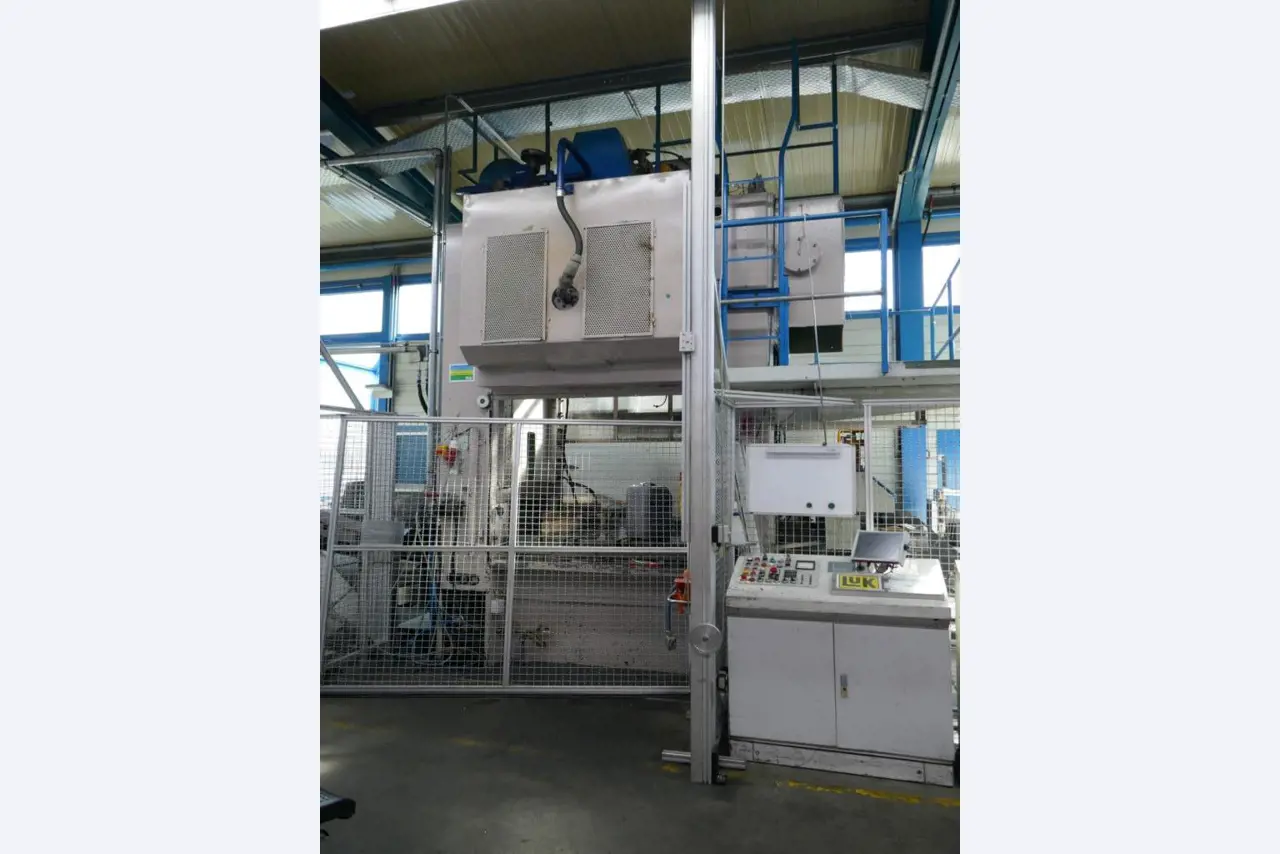 Maschinen eines Automobilzulieferers-9