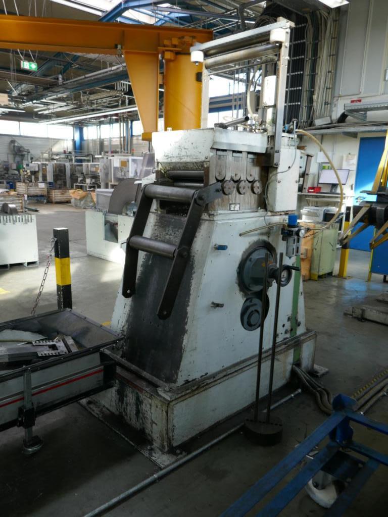 Máquinas de um fornecedor do sector automóvel-13