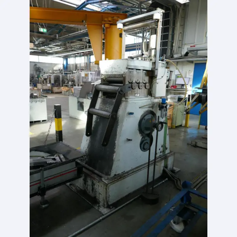 Machines d'un sous-traitant automobile-13