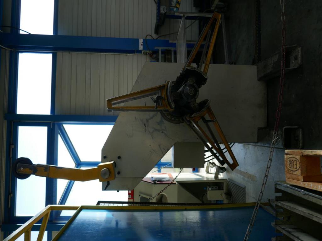 Máquinas de um fornecedor do sector automóvel-4