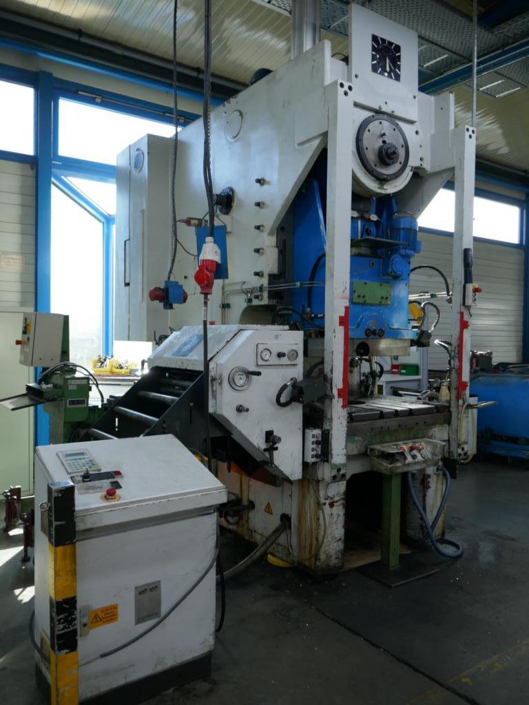 Máquinas de um fornecedor do sector automóvel-6