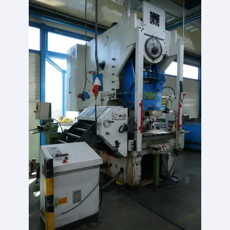 Machines d'un sous-traitant automobile-6