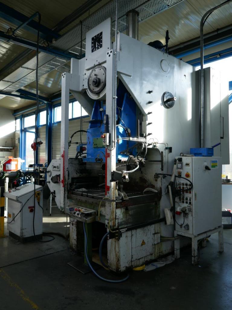 Máquinas de um fornecedor do sector automóvel-7