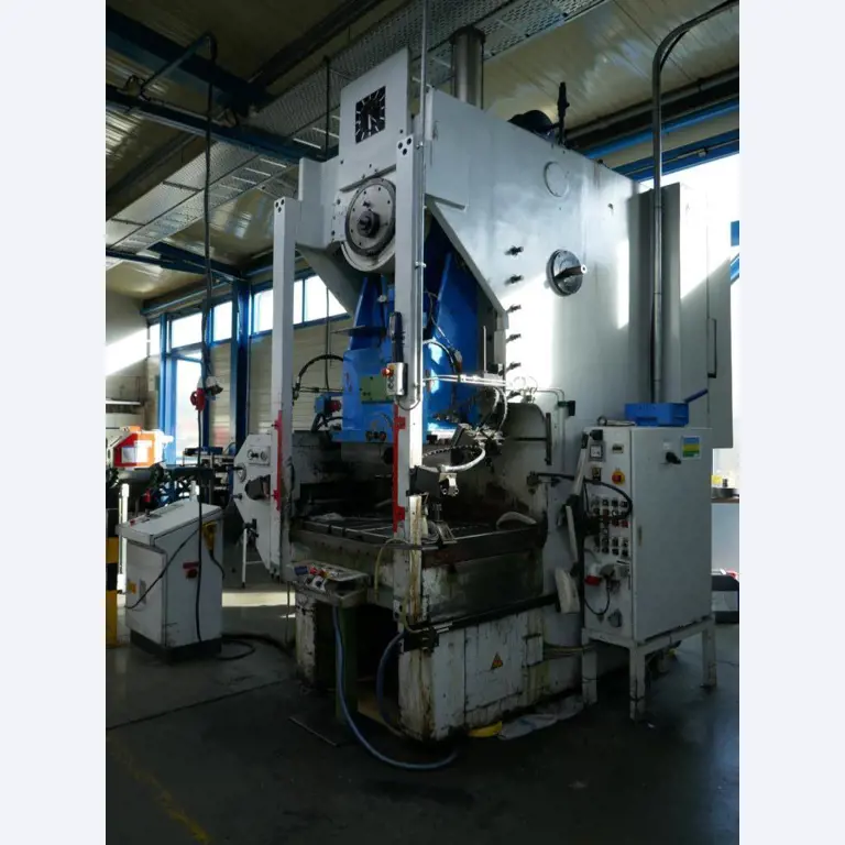 Machines d'un sous-traitant automobile-7