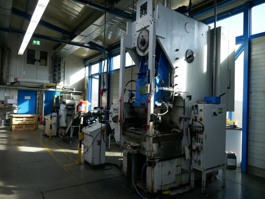 Máquinas de um fornecedor do sector automóvel-8