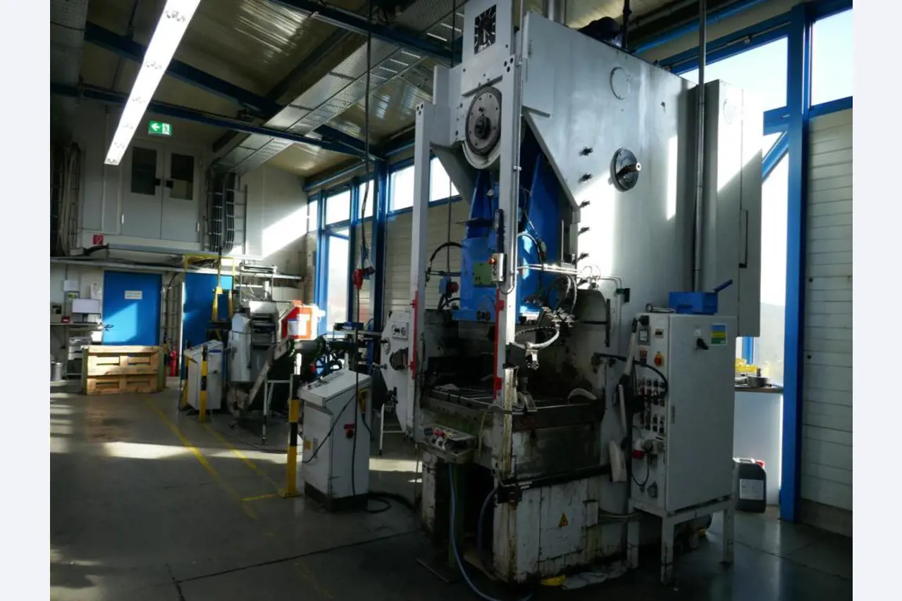 Machines d'un sous-traitant automobile-8