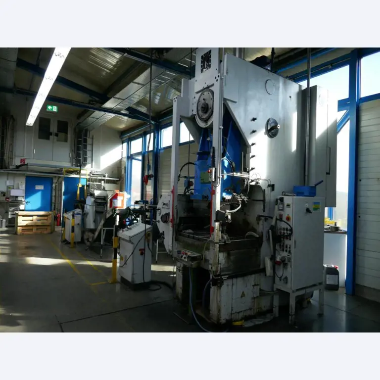 Machines d'un sous-traitant automobile-8