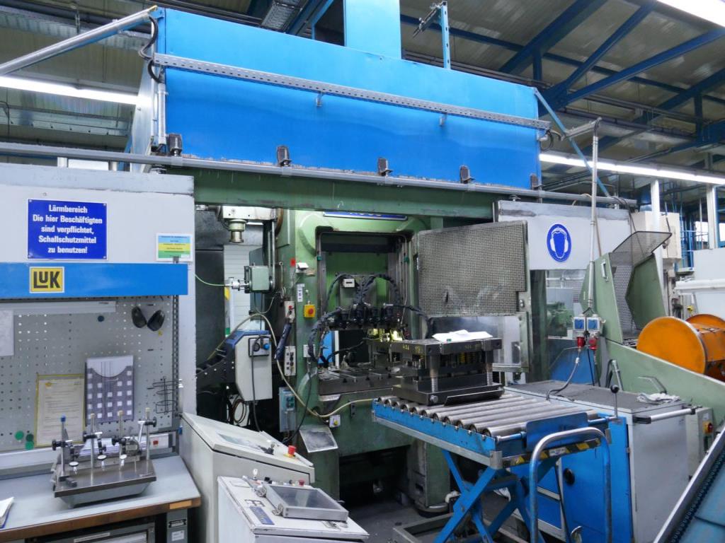 Máquinas de um fornecedor do sector automóvel-4