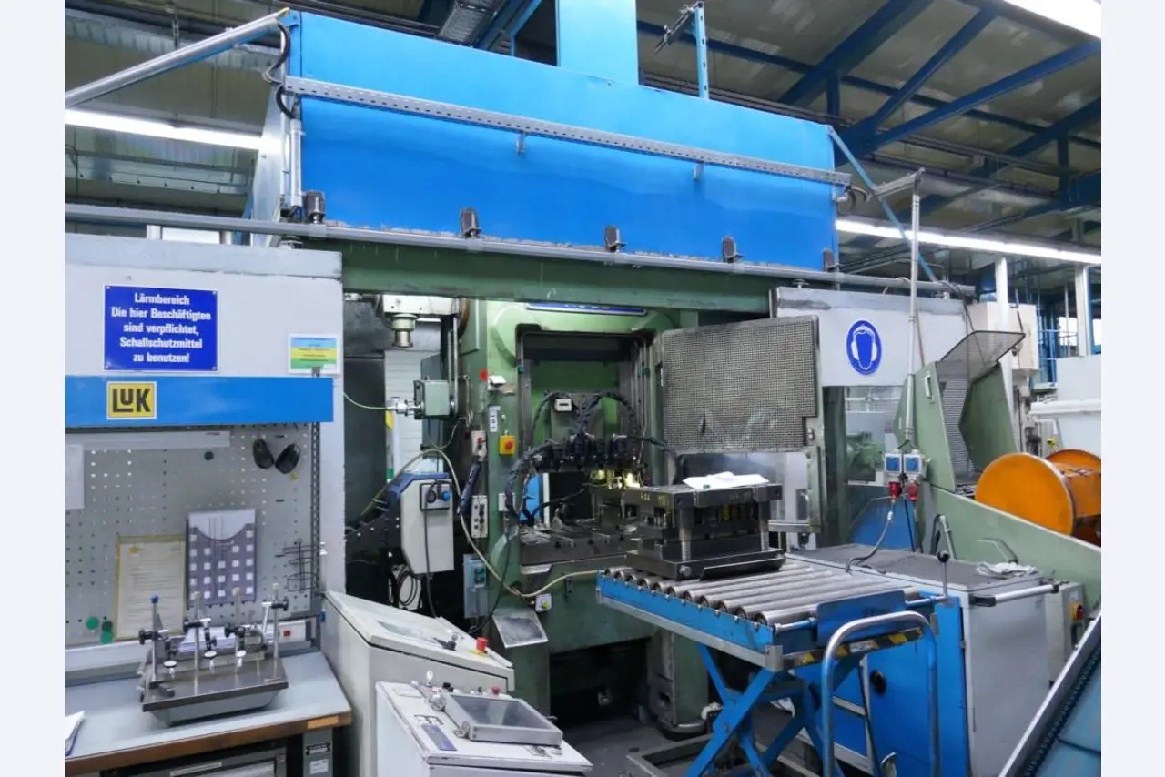 Máquinas de un proveedor de automoción-4