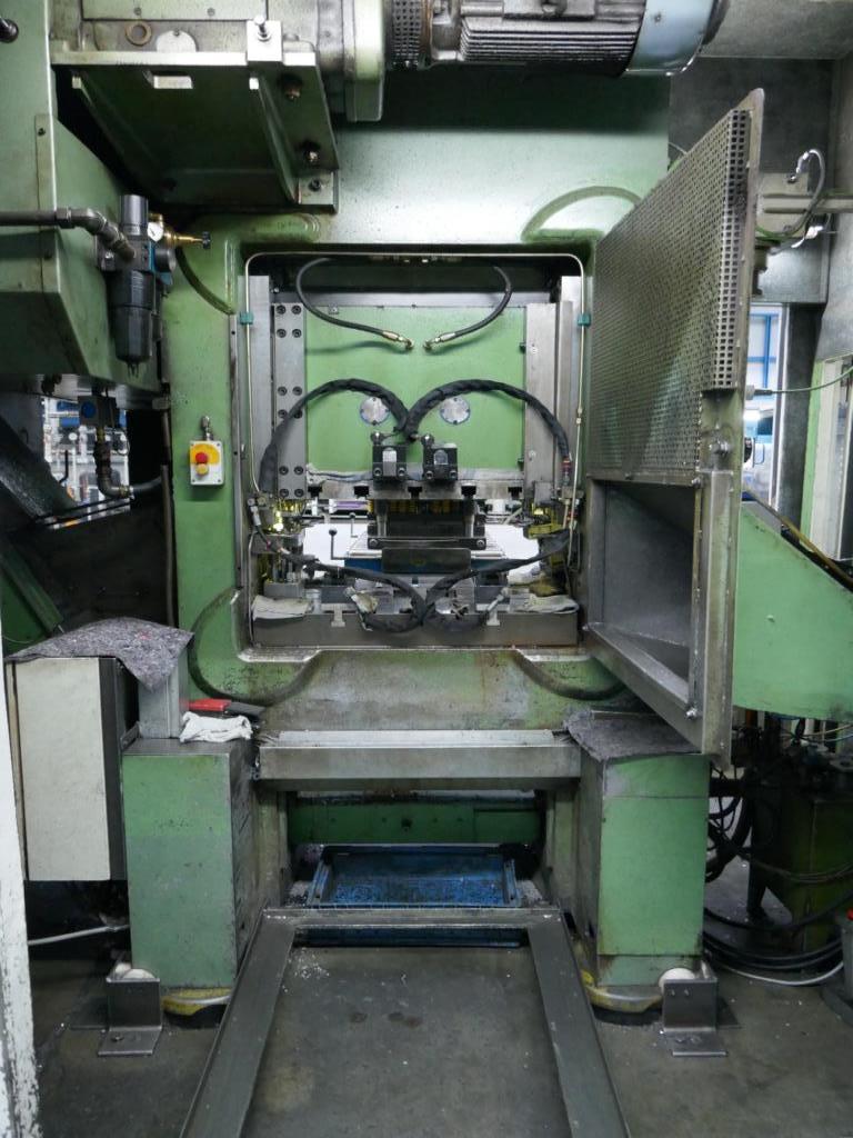 Máquinas de um fornecedor do sector automóvel-6