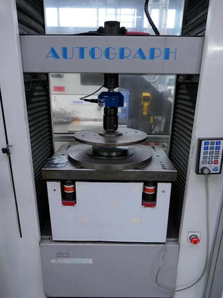 Máquinas de um fornecedor do sector automóvel-1