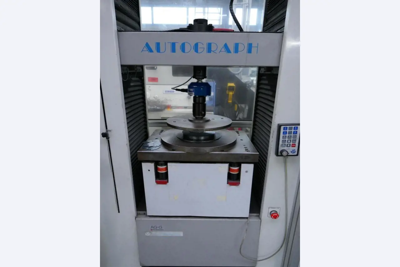 Machines d'un sous-traitant automobile-1