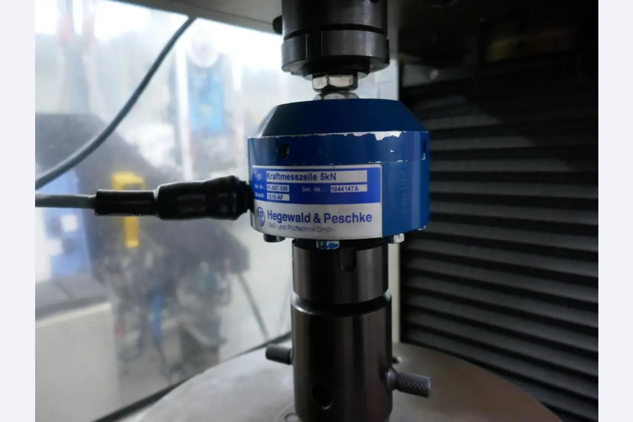 Machines d'un sous-traitant automobile-2