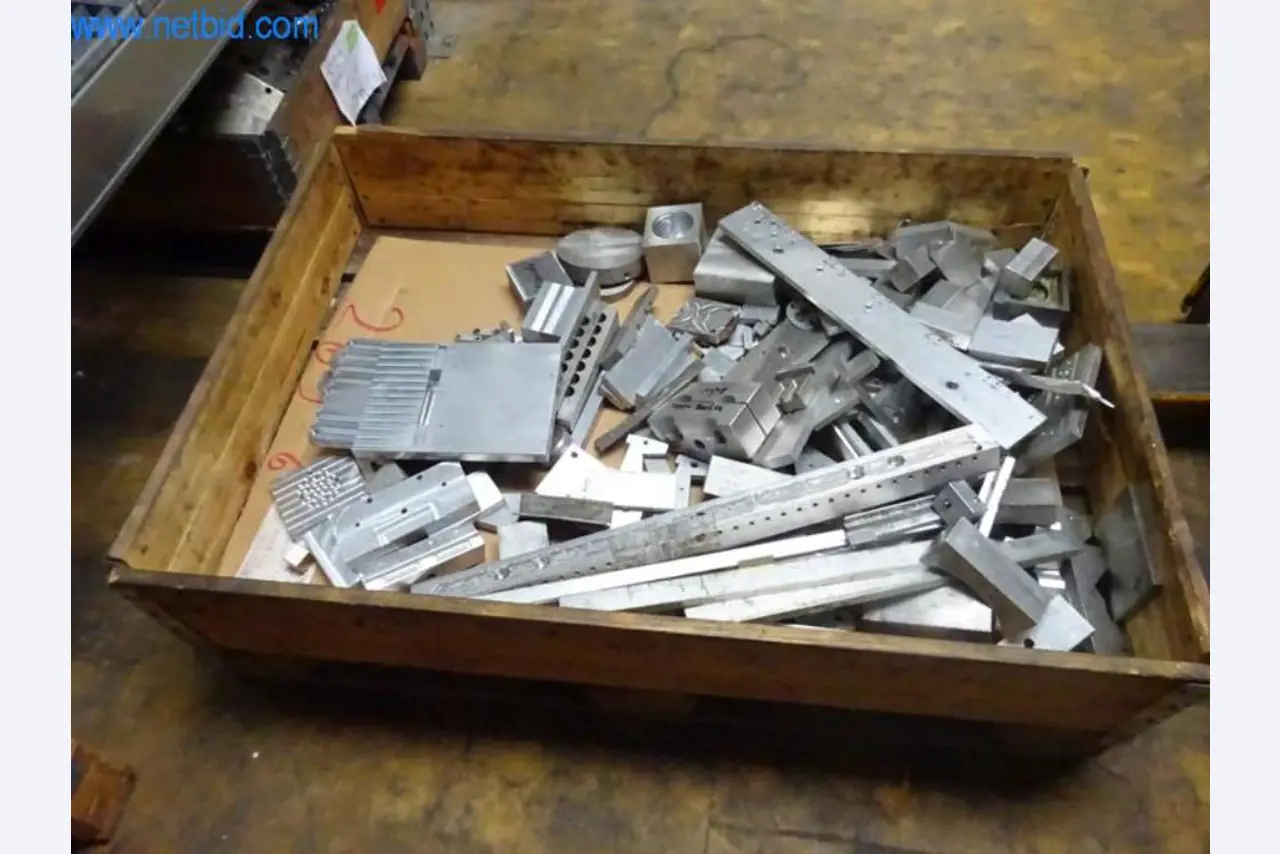 Stroje na výrobu forem-13