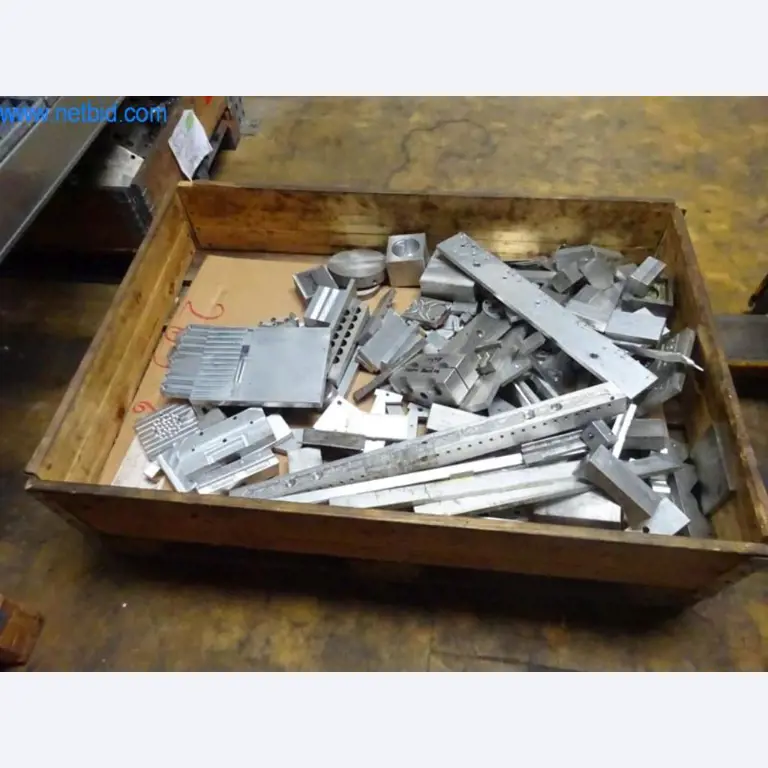 Stroje na výrobu forem-13