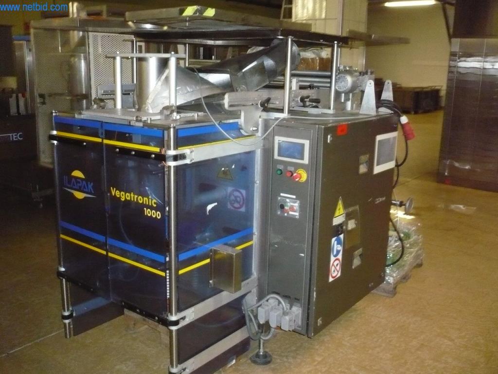 Pekařské stroje ve velké pekárně-1