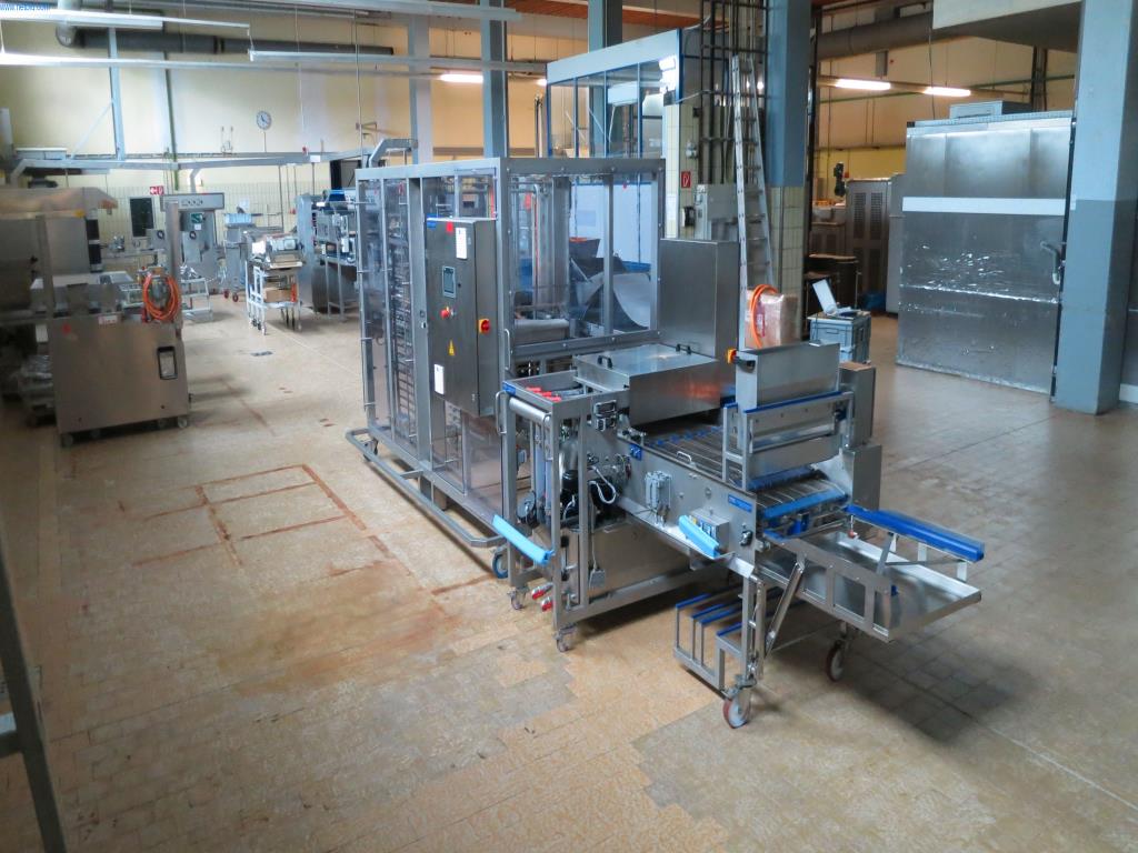 Pekařské stroje ve velké pekárně-3