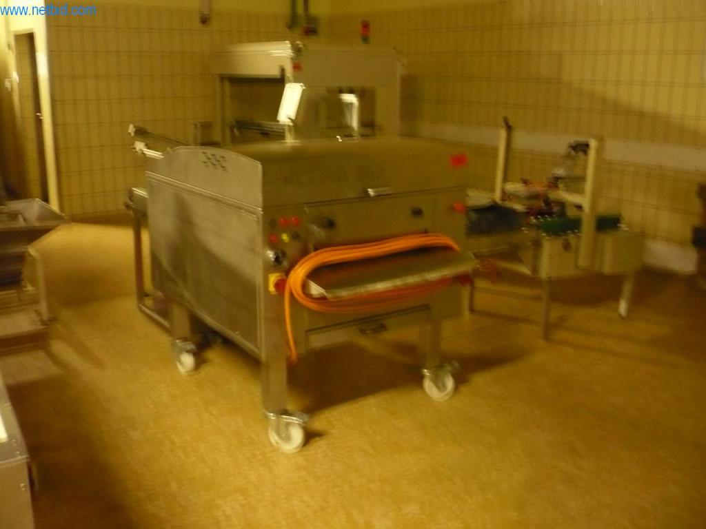 Pekařské stroje ve velké pekárně-1