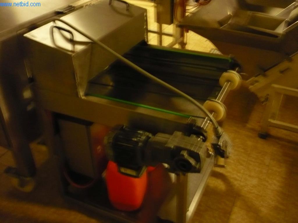 Pekařské stroje ve velké pekárně-2