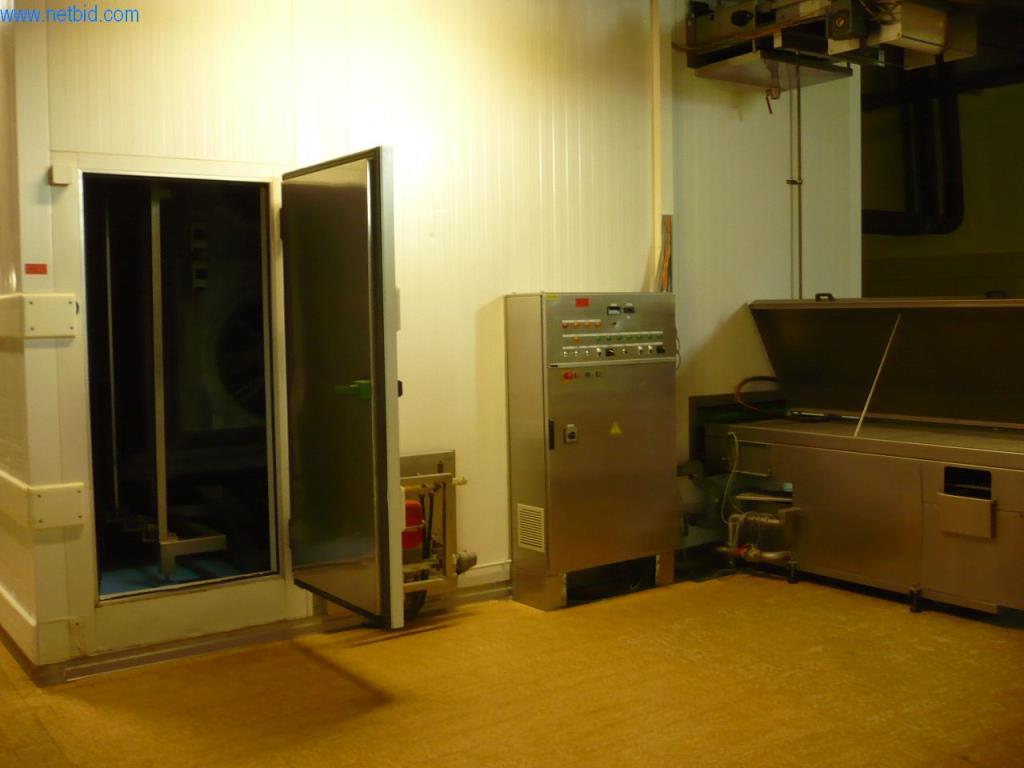 Pekařské stroje ve velké pekárně-1