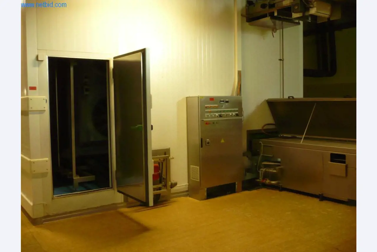 Máquinas de panadería en una gran panadería-1