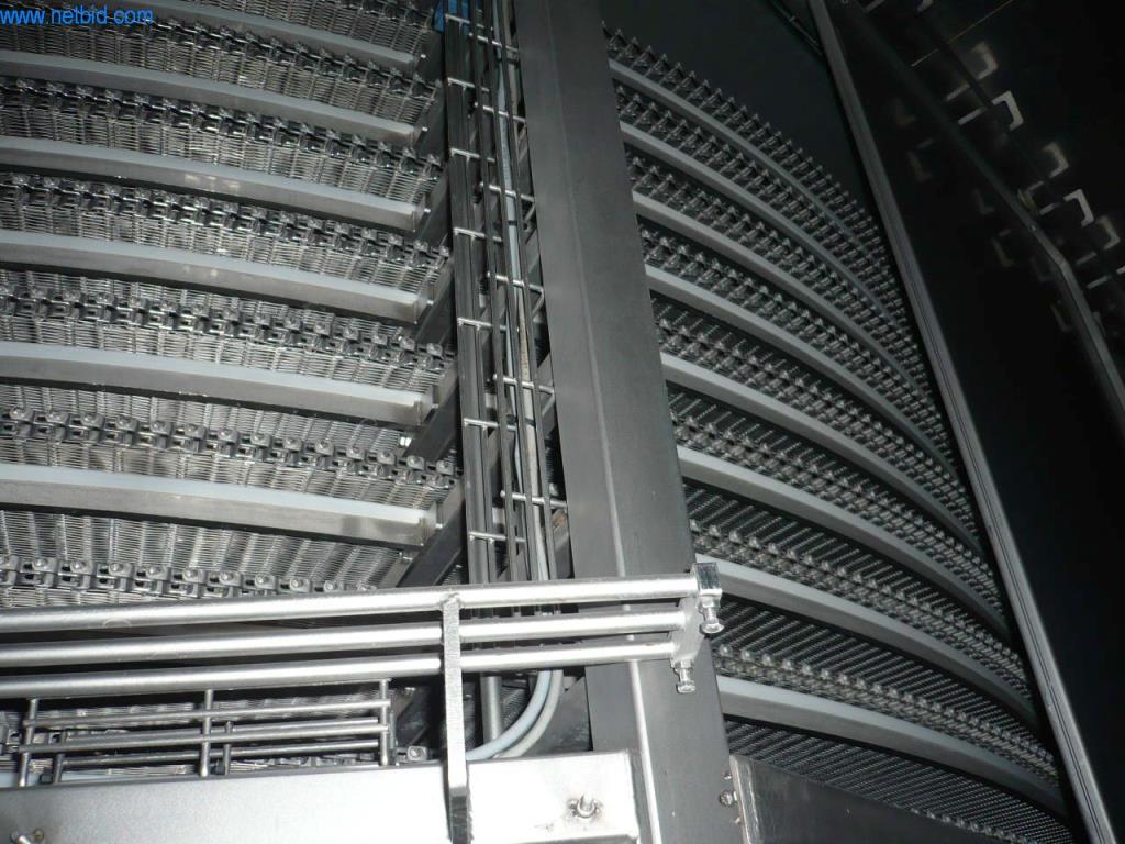 Pekařské stroje ve velké pekárně-3