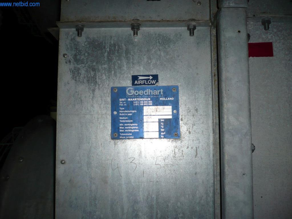 Pekařské stroje ve velké pekárně-7